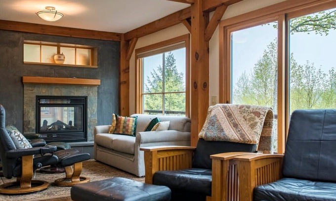 Glendale House | Beautiful Berkshire Lake View and 2.1 Miles from Down Hill Skiing!