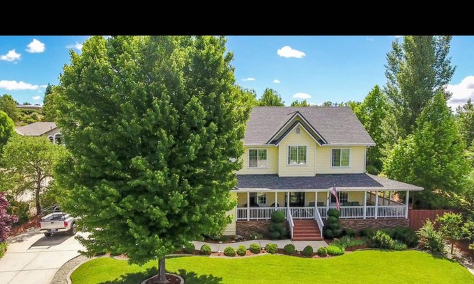 Columbia House | Beautiful Bethel Retreat LUXURY home ~ Very close Bethel only one mile away❤️