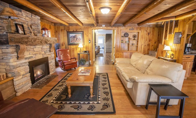 McCall House | Beautiful Big Cabin Near Ponderosa State Park, Payette Lake & McCall Golf Course