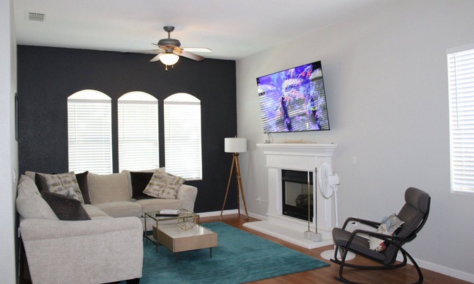 Highland Reserve House | Beautiful Big House, Great LOCATION & Neighborhood