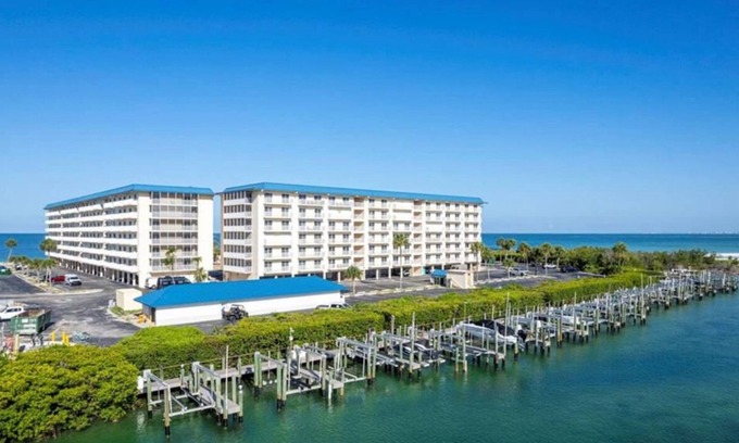 Bonita Springs Condo | Beautiful Blue Gulf Retreat! Pools Open! Bonita Beach Club, Little Hickory Isl.
