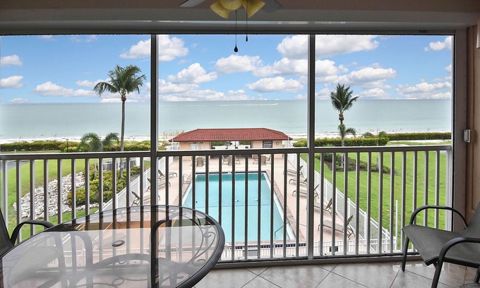 Bonita Springs Condo | Beautiful Bonita Beach Front Condo, Casa de Mimi in Dolphin Way