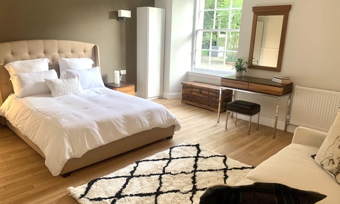 Bonnington Apartment | Beautiful Boutique Edinburgh Garden Flat