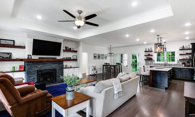 Saratoga Springs House | Beautiful Brand New 4- Bedroom Saratoga Springs Home - PRIVATE 2+ Acres