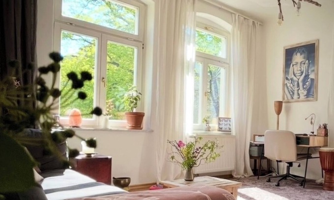 Striesen Apartment | Beautiful Bright Apartment in Blasewitz Right by the Park and Close to the Elbe