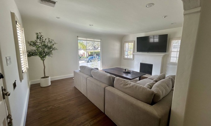 Talmadge House | Beautiful & Bright Talmadge Home