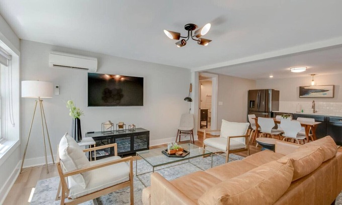 Franklin House | Beautiful Bungalow-Historic Franklin Quadplex