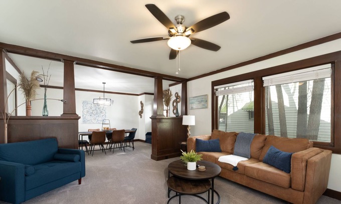 Central - Terry House | Beautiful Bungalow near Downtown