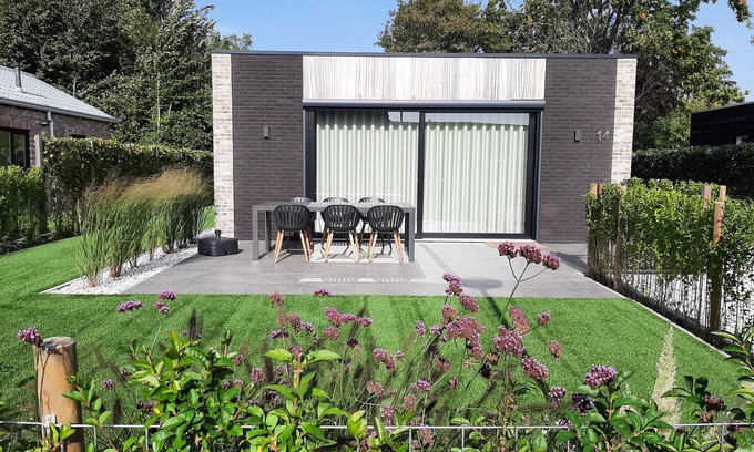 Baarland House | Beautiful bungalow on vacation park by the sea