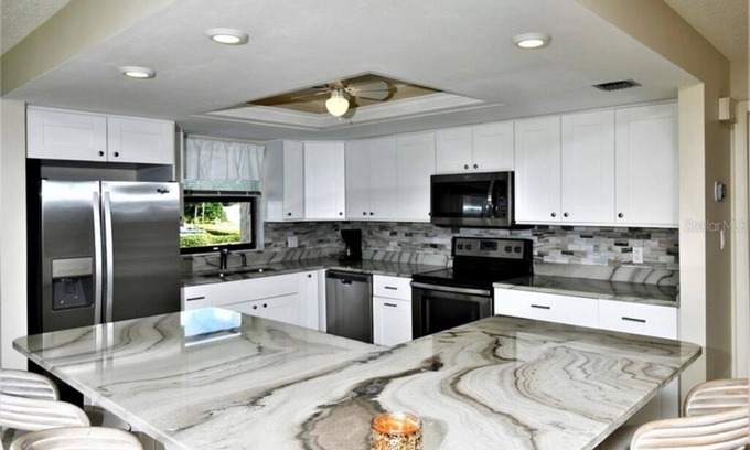 Burnt Store Marina Condo | BEAUTIFUL BURNT STORE MARINA * BEAUTIFUL CONDO * AMAZING GROUNDS