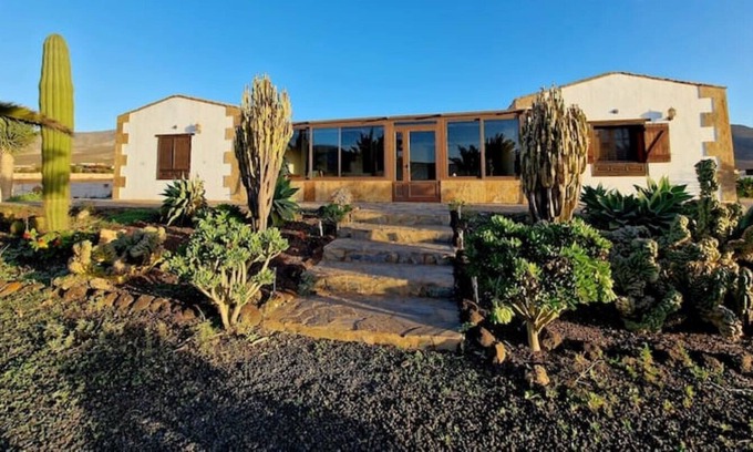 Puerto del Rosario Villa | Beautiful Country Villa With a Large Pool in a Private Setting