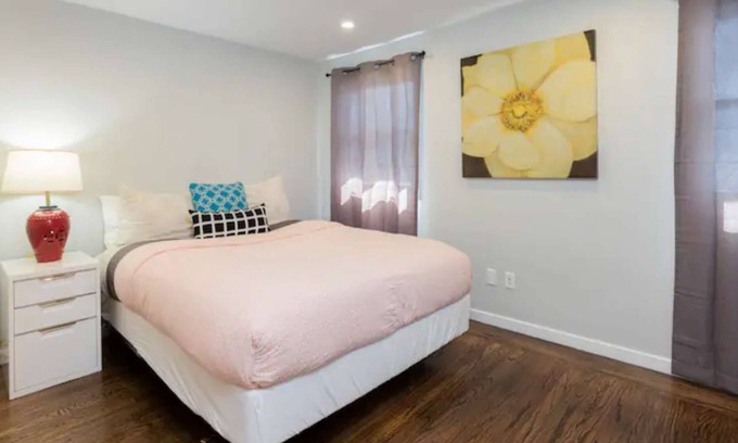 Downtown Apartment | Beautiful Cottage 1 Bedroom/1 Bath/Kitchen