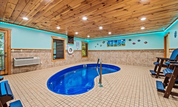Gatlinburg - Pigeon Forge Cabin | ⛰️Beautiful Cabin 🏡 Indoor Heated Pool, Hot Tub, Games & More🌄