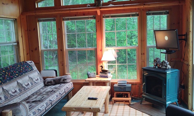 Lovell House | Beautiful Cabin Next To Hiking and Snowmobile Trails And Forest Reserve