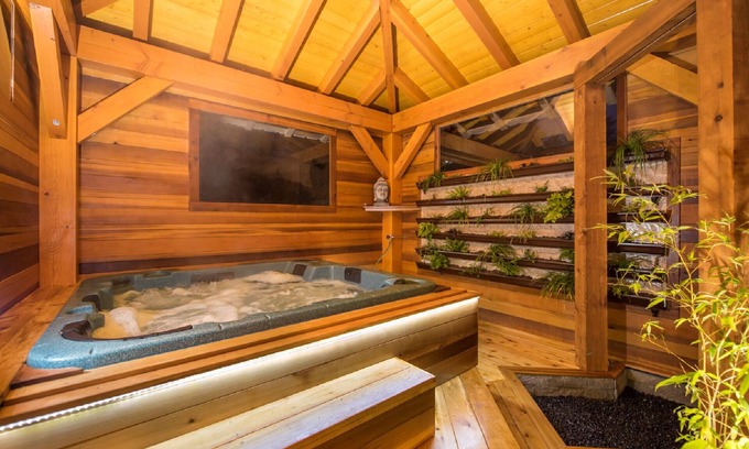 Courtenay House | Beautiful Central Feature Home