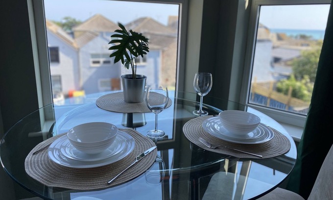 Bognor Regis Apartment | Beautiful central studio flat in town with sea views & parking. Pet friendly.
