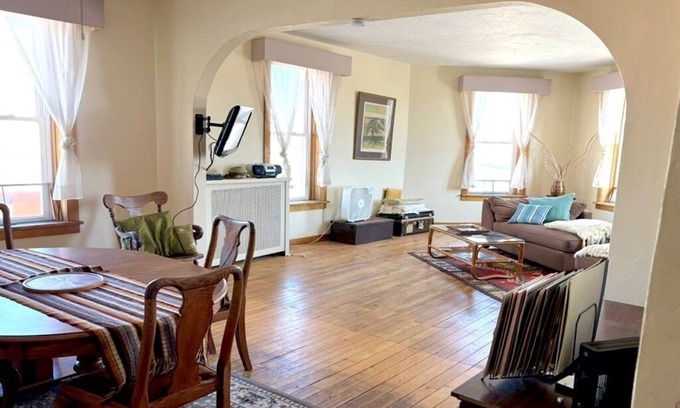 Algoma Apartment | Beautiful Century old Apartments-Apt B