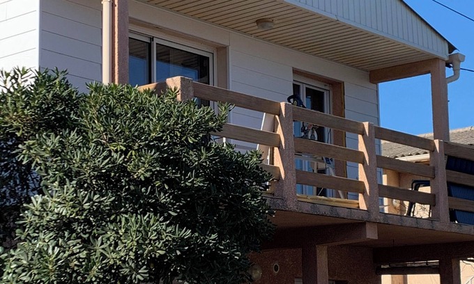 Gruissan Plage Ski Chalet | Beautiful Chalet with sea view