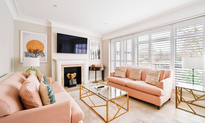 Chelsea Apartment | Beautiful Chelsea Townhouse with Private Roof Terrace