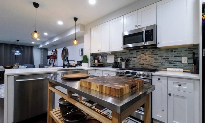 Trinidad House | Beautiful, Chic, 2 Bd/2.5 Ba, Metro & Free Parking