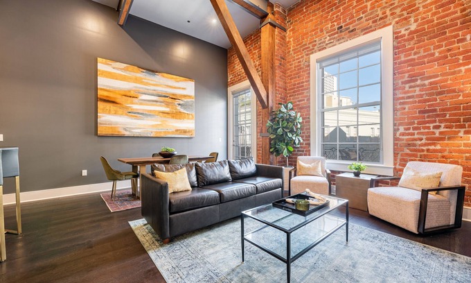 Central Business District Apartment | 💜Beautiful City-Getaway, 2Bed/2Bath with Queen Sleeper+Balcony - The Iris