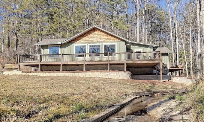 Clayton House | Beautiful Clayton Creekside Home Near Lake Burton, Waterfall Club, Hiking!