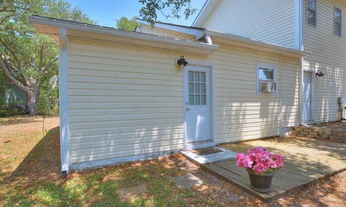Yaupon Beach Apartment | Beautiful, Close to Beach, 1 BR/1 BA - Apartment Suite-Sleeps 2
