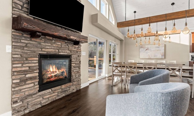 Table Rock House | Beautiful, Comfortable, & Spacious: Lakeview with Hot Tub and Entertainment Room