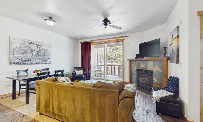 Truckee Condo | Beautiful condo w/deck, close to town & skiing
