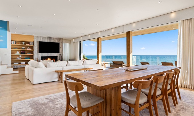 Eastern Malibu Villa | Beautiful, Contemporary Beach House In Malibu