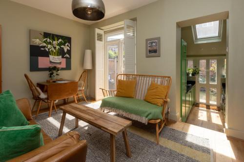 Waterloo House | Beautiful & Cosy 2BD House - Southwark
