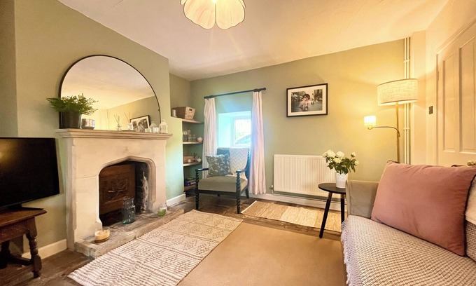 Stratton Cottage | Beautiful Cotswolds cottage with private garden