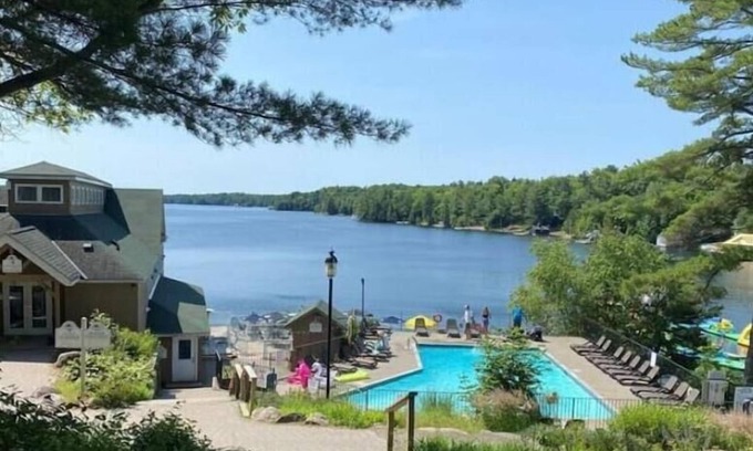 Seguin Cottage | Beautiful Cottage at Rocky Crest Resort