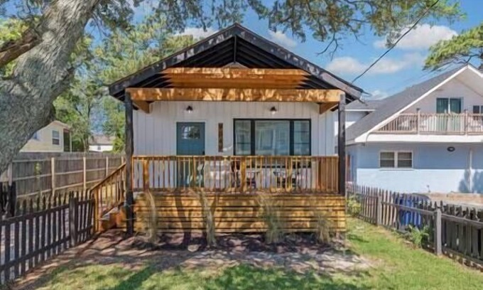 East Ocean View House | Beautiful cottage a couple blocks from the beach