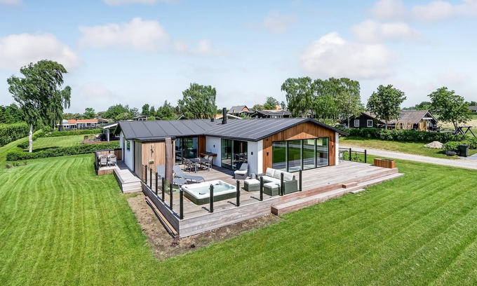 Ronde House | Beautiful cottage near the beach.