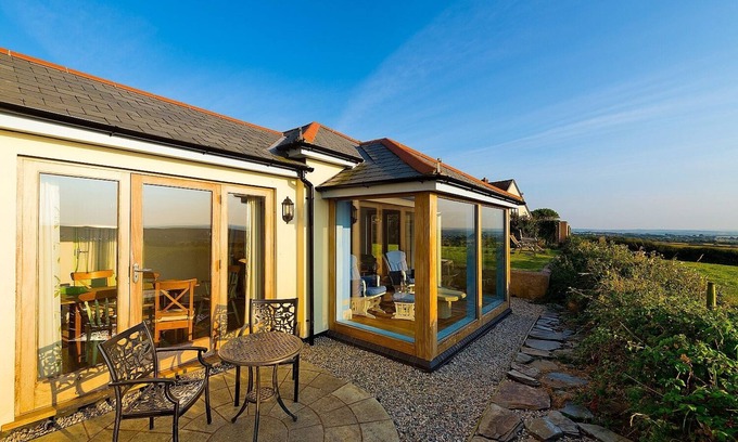 Bude Cottage | Beautiful Cottage with Stunning Sea Views,Pet friendly,3mins to beach,EV charger