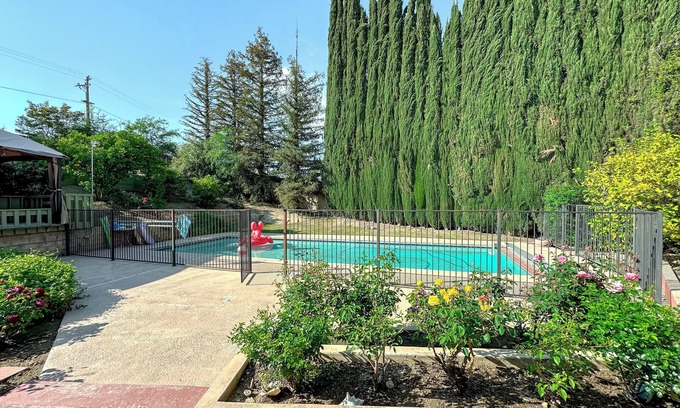 Bakersfield House | Beautiful Country Club Pool Home, Fenced Yard, Pets and children Welcome!