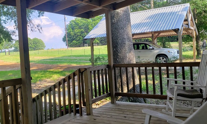 Eustace House | Beautiful country setting!nNearby historic east tx towns, Lakes and State Park.