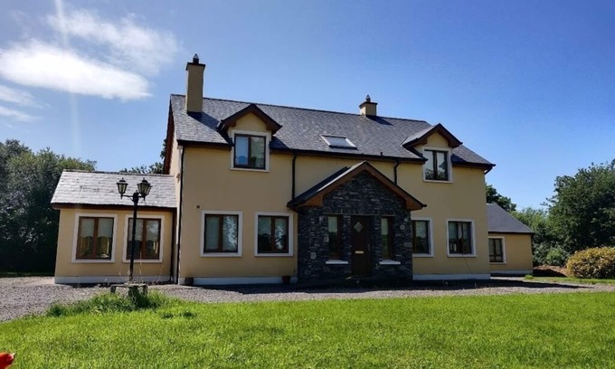 Beaufort House | Beautiful Countryside With A Spectacular View Of The Mountains