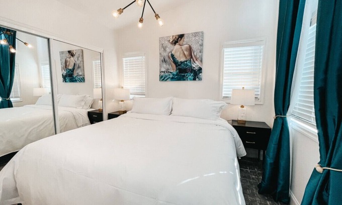 Reno House | Beautiful Courtyard Cottage: Emerald