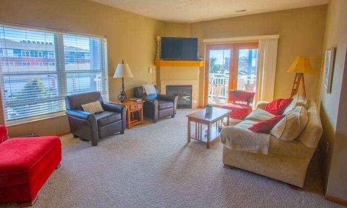 Lincoln Apartment | Beautiful Cozy Condo with Pools/Gym-Self Check-In