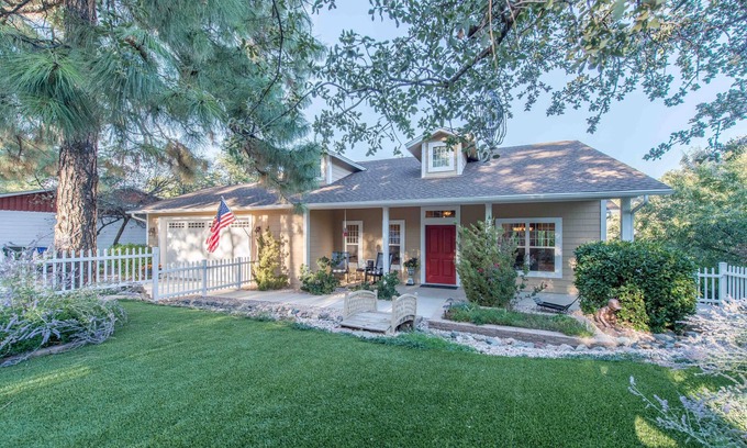 Prescott House | Beautiful Craftsman Style Home Fully Equipped With Comfort In Mind.
