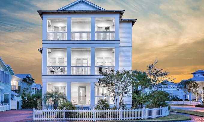 Crystal Shores House | Beautiful Crystal Home Steps to the Beach, Pool