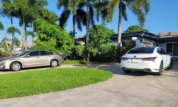 Miramar House | Beautiful Crystal lake house- Central to all the local hotspots.