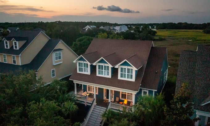 Charleston Cottage | Beautiful Daniel Island Home