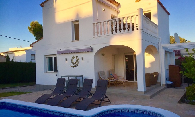 Les Tres Cales Villa | Beautiful detached villa in private secure grounds with swimming pool