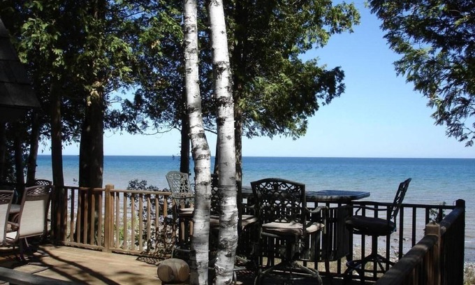 Bay Shore Cottage | Beautiful, Direct Lake Michigan Frontage, 1300 sq ft home