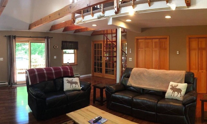 Conway House | Beautiful Dog-Friendly Conway Chalet! 🐶⛷️🏖️☀️❄️🍁