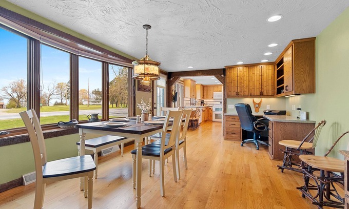 Sturgeon Bay House | Beautiful Door County, Sturgeon Bay Home. Fully stocked