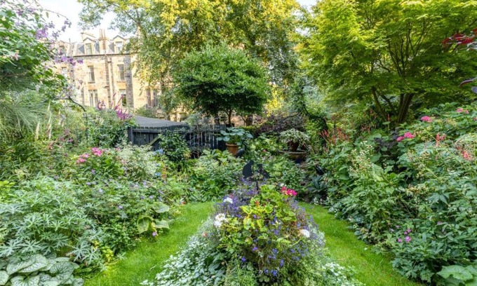 North West House | Beautiful Double Room in Idyllic West End Townhouse